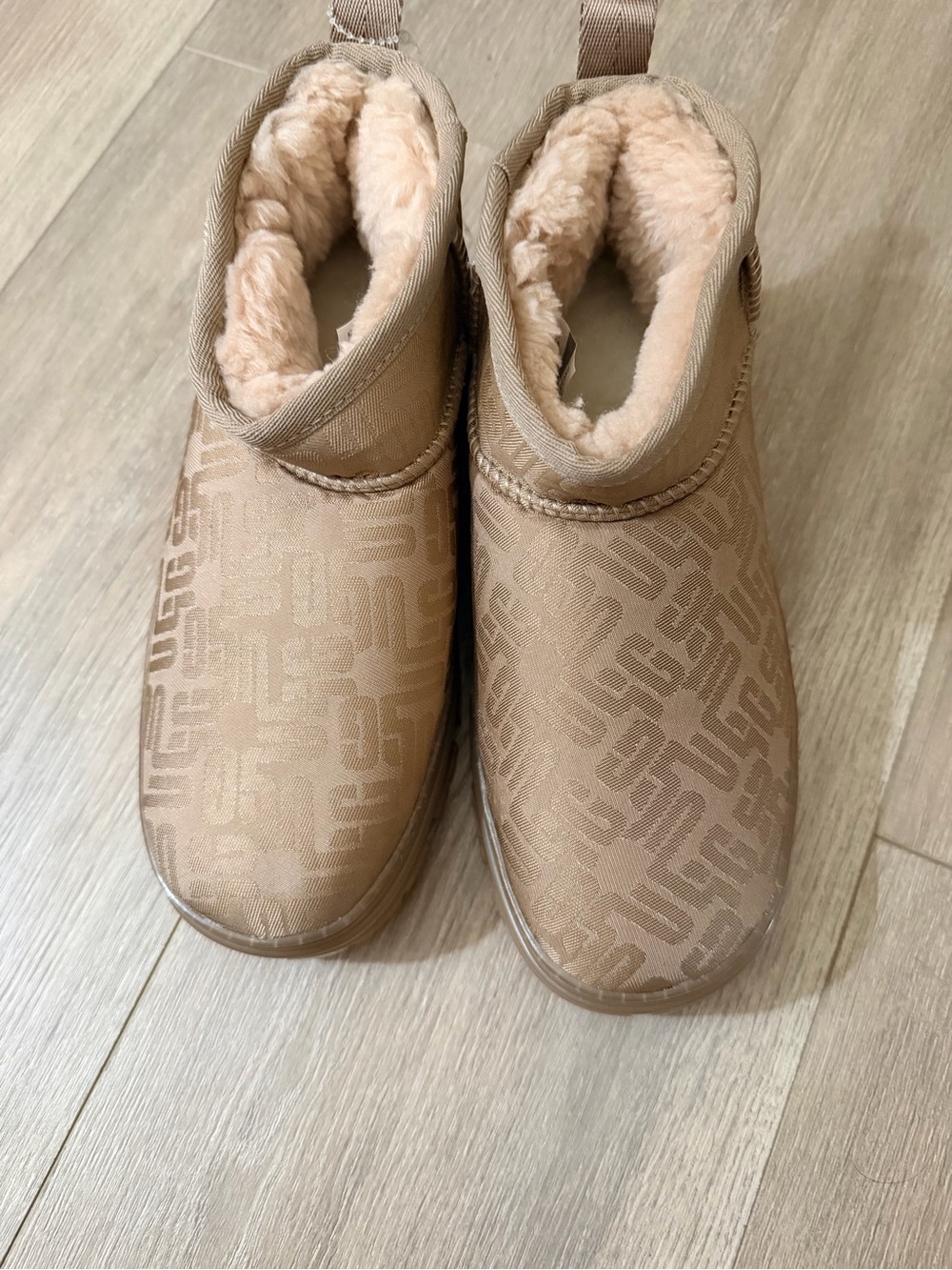 UGG Chestnut Logo Short Shearling-Lined Booties